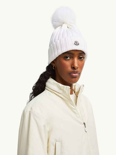 Moncler Mujer Barcelona Gorro Lana Pompón color Blanco sku 845-000042 01 - Foto 3