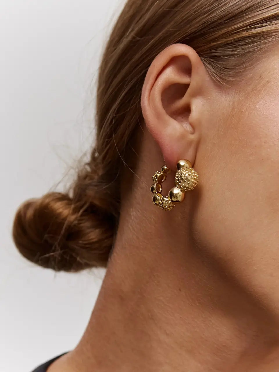 Paola Sighinolfi Mujer Barcelona Pendientes Silvia Hoops color Dorado sku 850-001305 01 - Foto 1