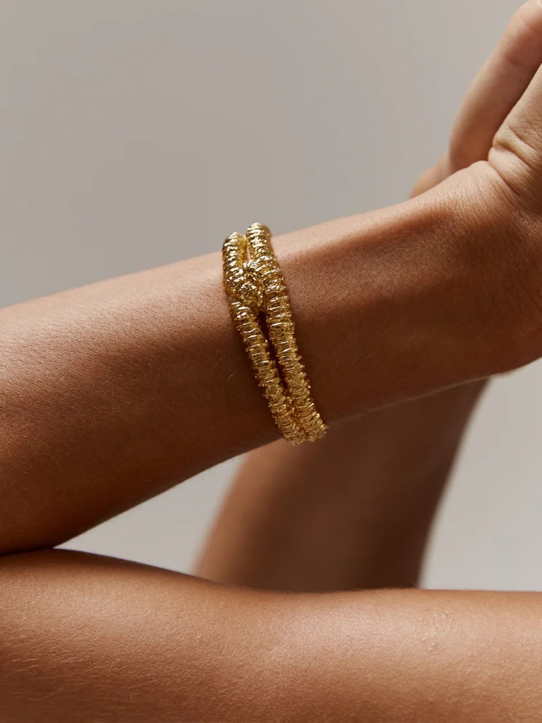 Paola Sighinolfi Mujer Barcelona Brazalete Ocaso color Dorado sku 850-001696 01 - Foto 1