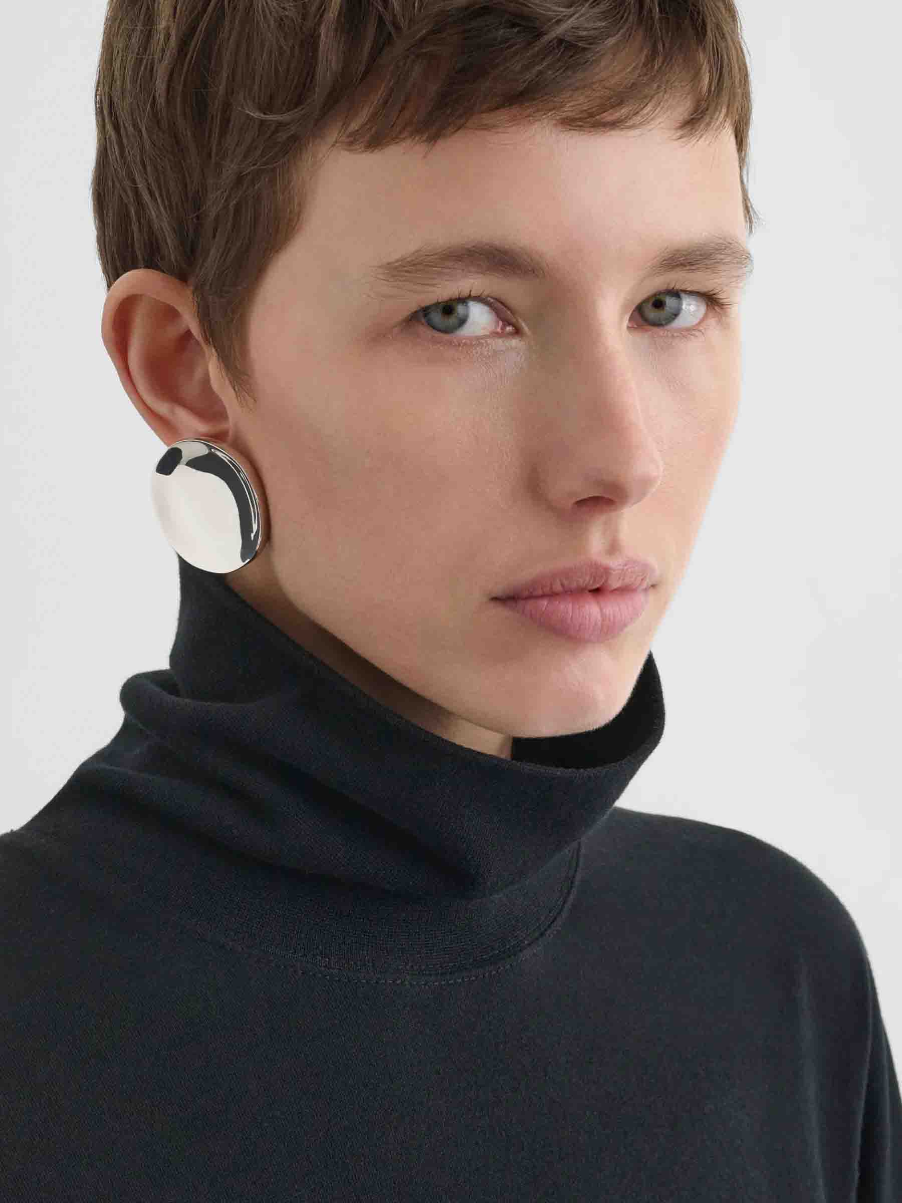 Phoebe Philo Mujer Barcelona Pendientes Medallion color Plateado sku 850-002012 01 - Foto 2