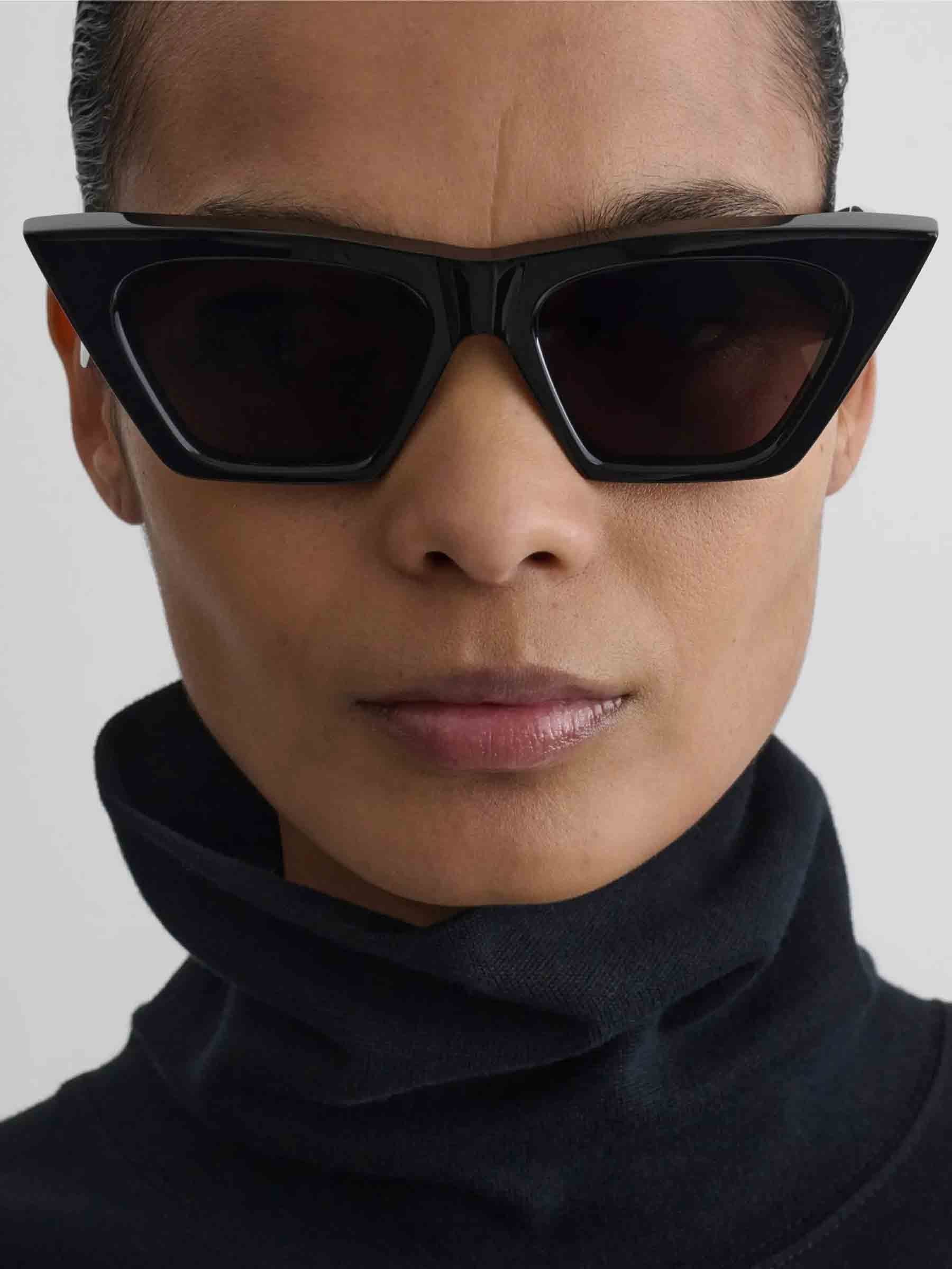 Phoebe Philo Mujer Barcelona Gafas de Sol Peak color Negro sku 860-001252 01 - Foto 2