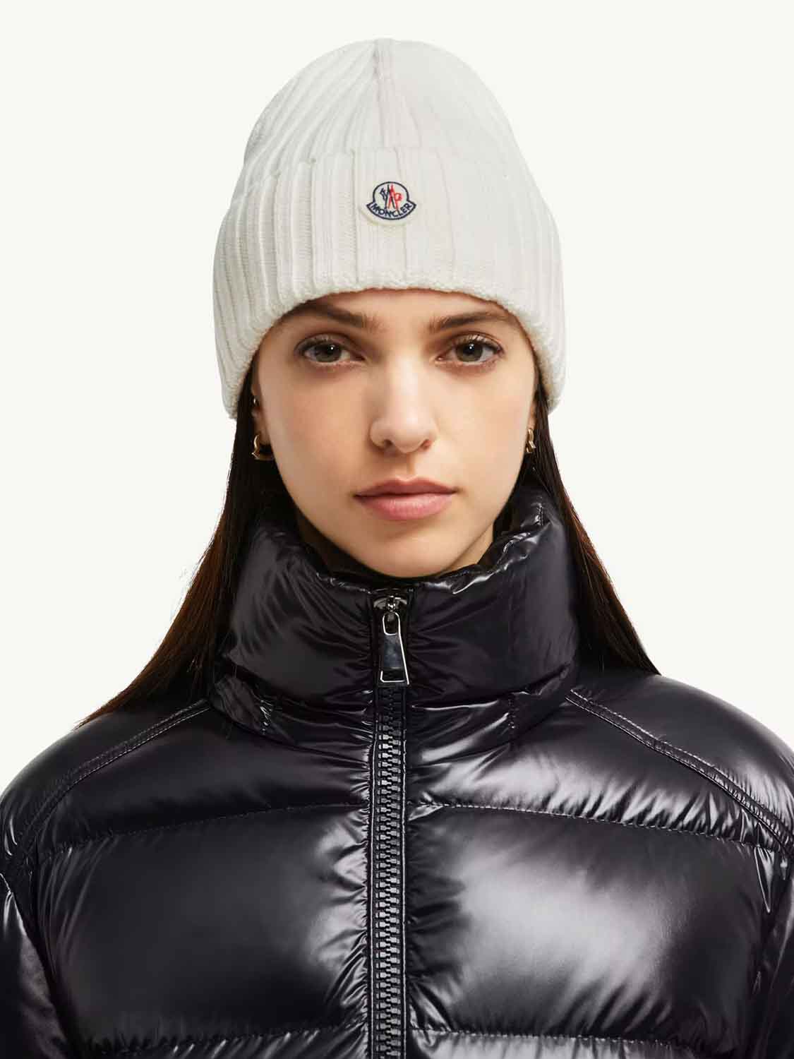 Moncler Mujer Barcelona Gorro de lana color Blanco sku 899-001999 01 - Foto 2