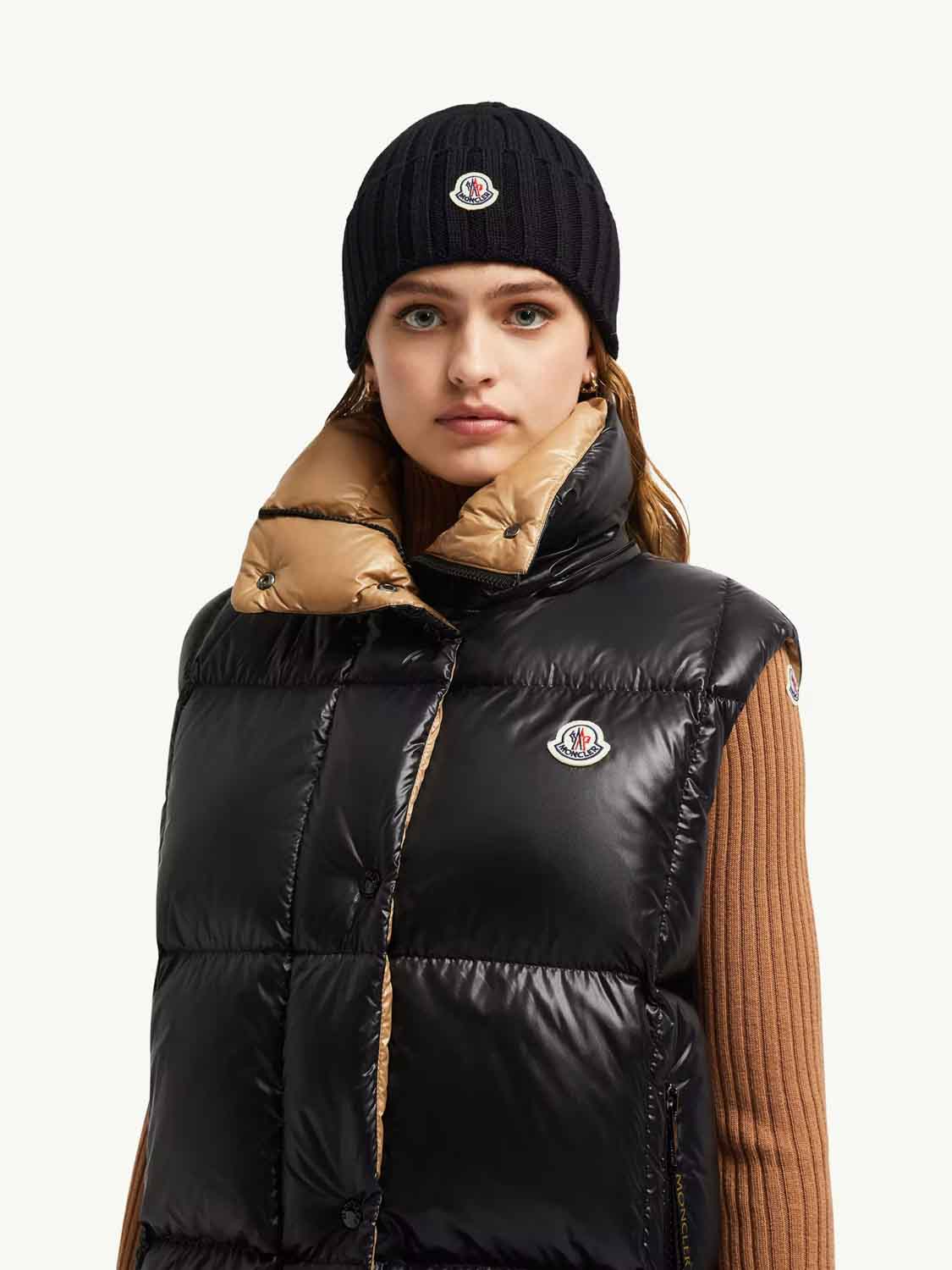 Moncler Mujer Barcelona Gorro de lana color Negro sku 899-001999 03 - Foto 2