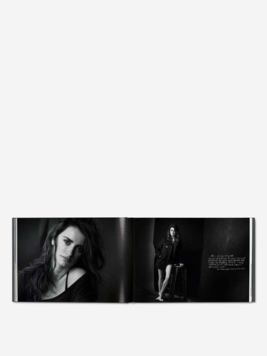 Taschen Mujer Barcelona Libro Shadows on the wall color Blanco sku 930-000086 01 - Foto 4