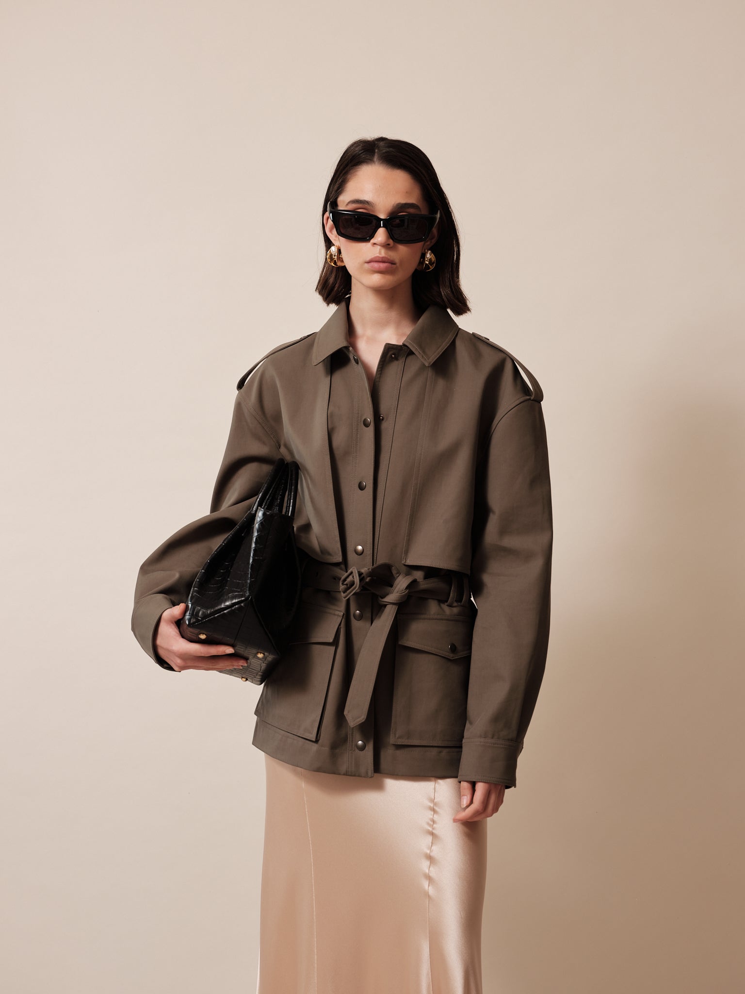 Saint Laurent Mujer Barcelona Gabardina Sahariana Algodón color Verde Militar sku 772-001419 01 - Foto 2