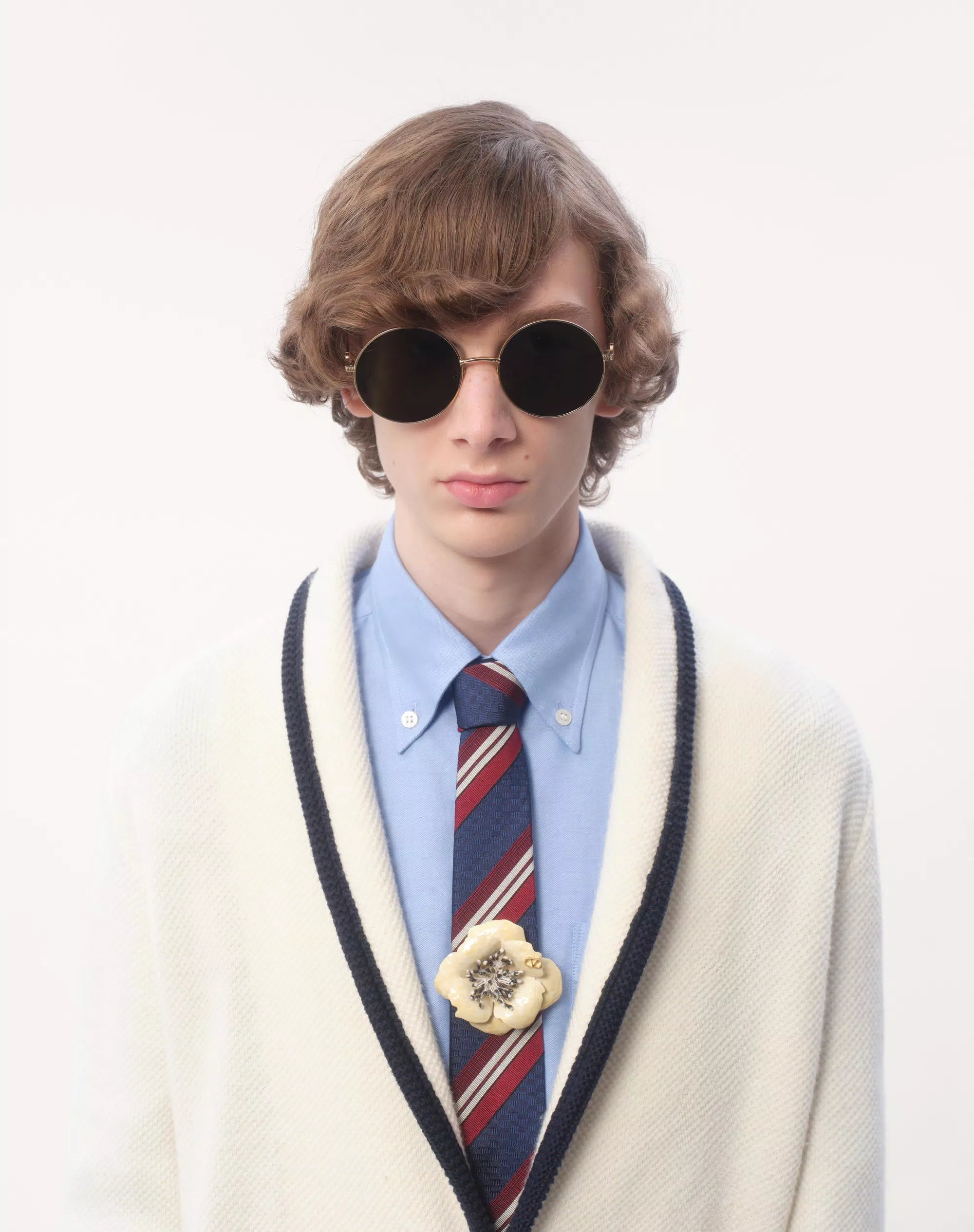 Valentino Garavani Hombre Barcelona Pasador Corbata Fleur Lumineuse color Amarillo Claro sku 682-000870 01 - Foto 2