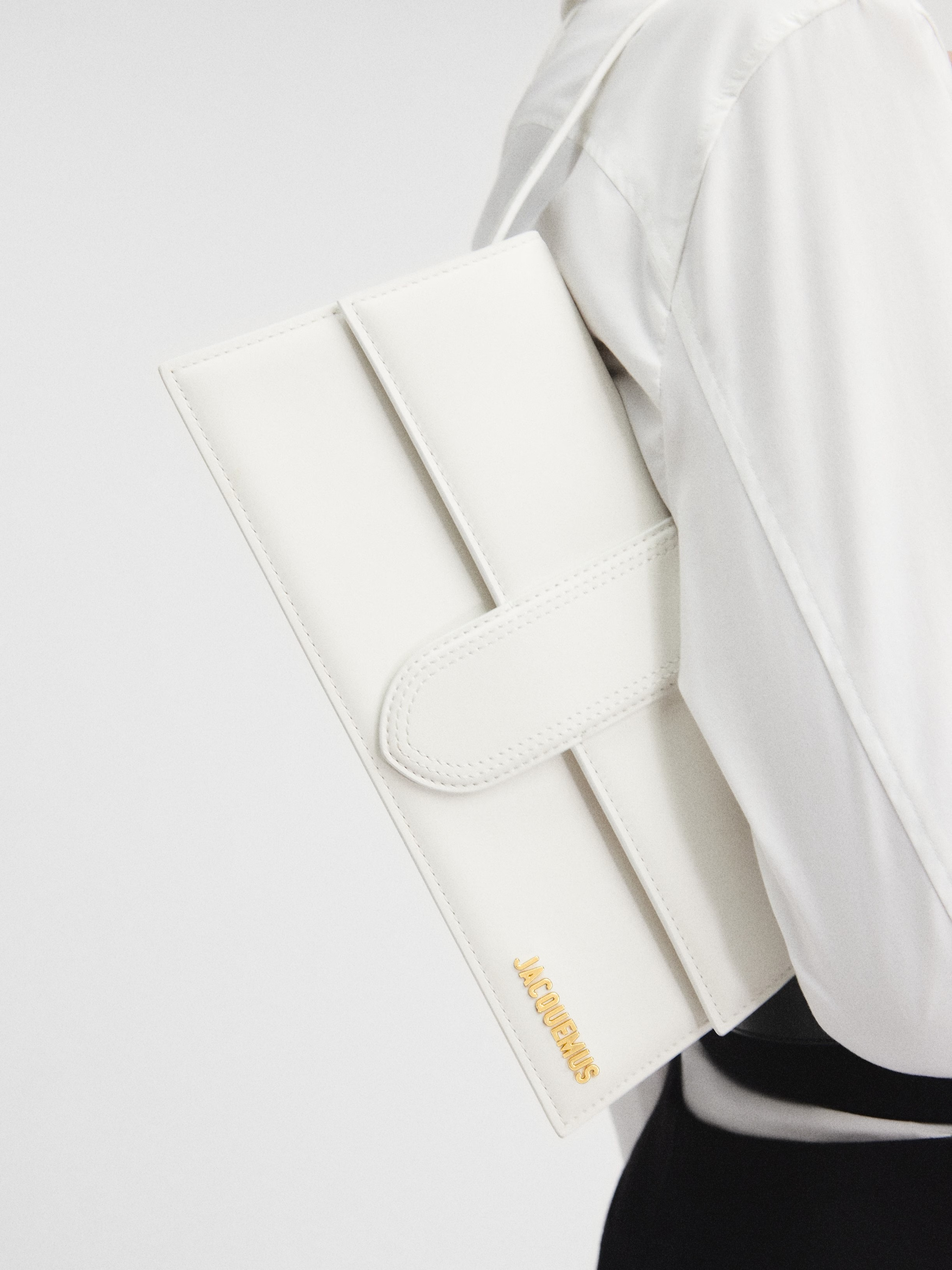 Jacquemus Bolso Hombro Le Bambino Largo color Blanco sku 810-007726 00 - Foto 3