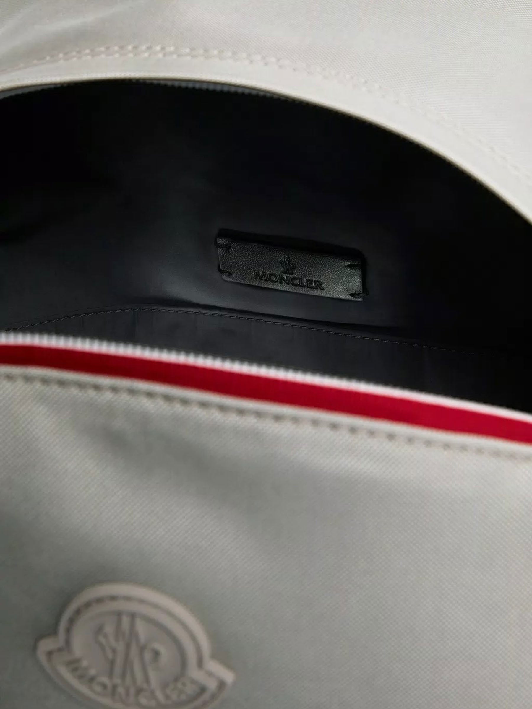 Moncler – New Pierrick Backpack Hombre 692-001869 01