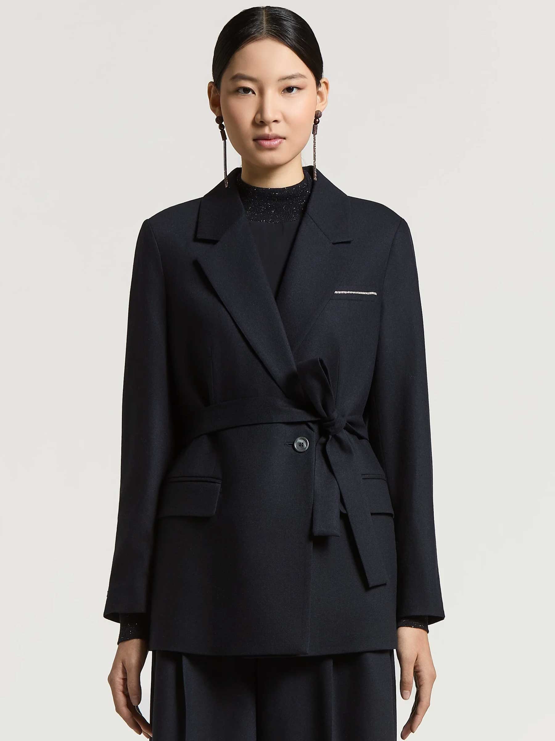 Gerader Blazer mit Krawatte
