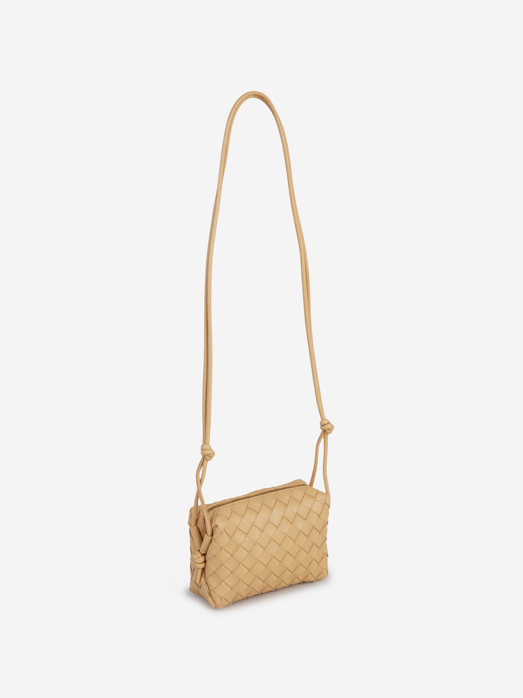 Bottega Veneta Bolso Bandolera Loop Camara Mini color Caramelo sku 810-007482 01 - Foto 2